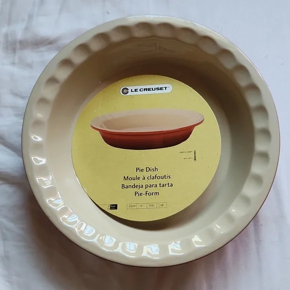 Le Creuset pie dish - Picture 1 of 3